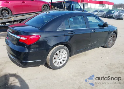 2013 Chrysler 200 Lx z USA, uszkodzony, nr VIN 1C3CCBAB7DN641479